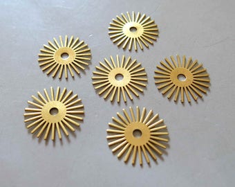 50pcs Raw Brass Sunflower Connectors,Charms 20mm - F647