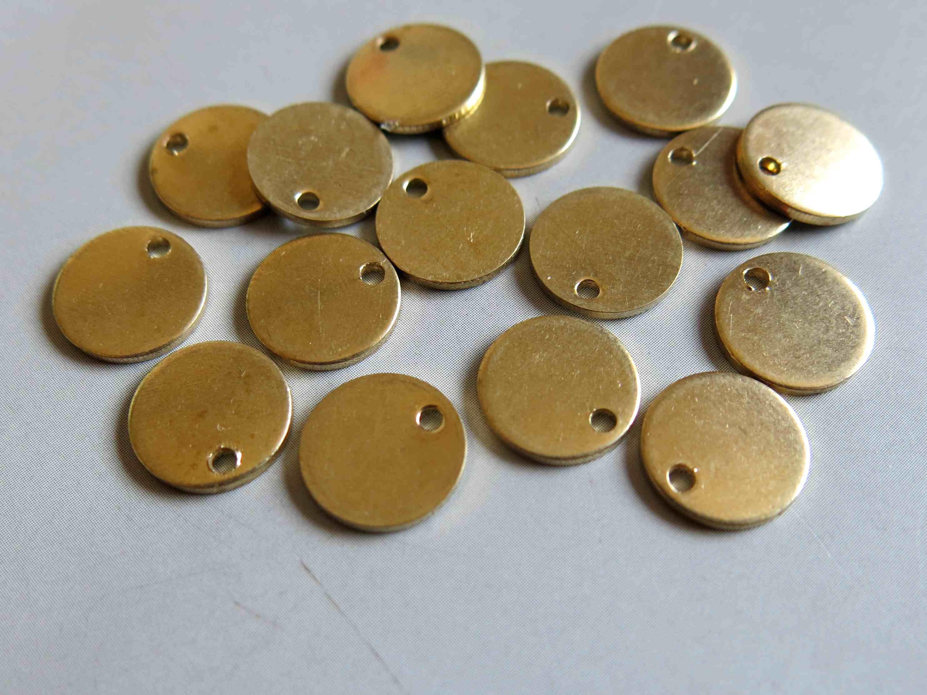 50pcs Raw Brass Coins,round Pendants, Coin Charms 18mm - F2059