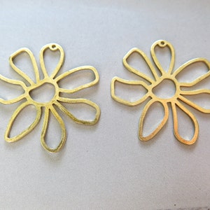30pcs Raw Brass Flowers Charms, Pendants Findings 25mm - F1019