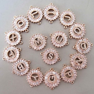 Colgantes de carta de latón micro pave CZ chapado en oro rosa, conectores de zirconia cúbica - CZ57