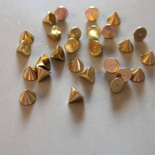 100pcs Perles de cône en laiton brut, découvertes 5mm x 4mm - F671