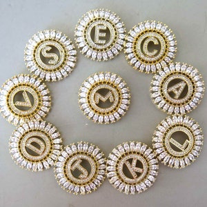 Chapado en oro CZ Micro Pave carta colgantes de latón, encantos de circonio cúbico - CZ55