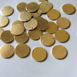 100pcs Raw Brass Round Charms, Pendants 7.5mm - F527