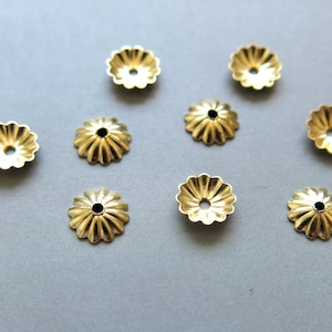 200pcs Raw Brass Flower Shape Bead Caps,  Findings 5.5mm - F1973