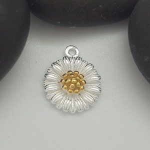 sterling silver daisy charm pendant with gold centre , solid silver daisy flower charm , sterling silver daisy pendant