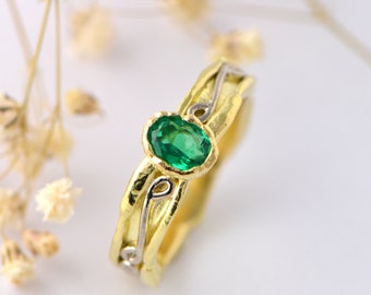 18k Gold Colombian Emerald Ring: Fairtrade Engagement Jewelry