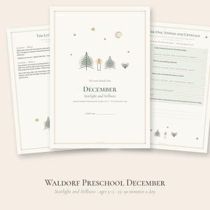 Puede incluir: Tres p&aacute;ginas de una gu&iacute;a curricular impresa titulada The Little Hearth Year December Starlight and Stillness. La p&aacute;gina central presenta una ilustraci&oacute;n de una vela y &aacute;rboles, texto para 5 a&ntilde;os y una l&iacute;nea para el nombre del ni&ntilde;o.