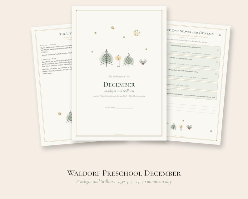 Puede incluir: Tres p&aacute;ginas de una gu&iacute;a curricular impresa titulada The Little Hearth Year December Starlight and Stillness. La p&aacute;gina central presenta una ilustraci&oacute;n de una vela y &aacute;rboles, texto para 5 a&ntilde;os y una l&iacute;nea para el nombre del ni&ntilde;o.