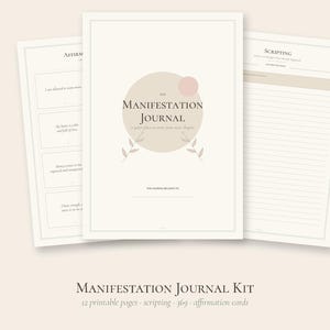 Pode incluir: Um kit de di&aacute;rio de manifesta&ccedil;&atilde;o imprim&iacute;vel com tr&ecirc;s p&aacute;ginas de fundo creme e texto escuro. A p&aacute;gina central exibe o t&iacute;tulo The Manifestation Journal, a quiet place to enter your next chapter, com ilustra&ccedil;&otilde;es bot&acirc;nicas de linhas.