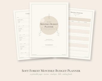 Pode incluir: Um conjunto de três páginas de planeador de orçamento imprimíveis em creme e bege. A página central apresenta o texto Soft Forest Monthly Budget Planner com um gráfico circular. As páginas laterais mostram categorias e um resumo mensal.