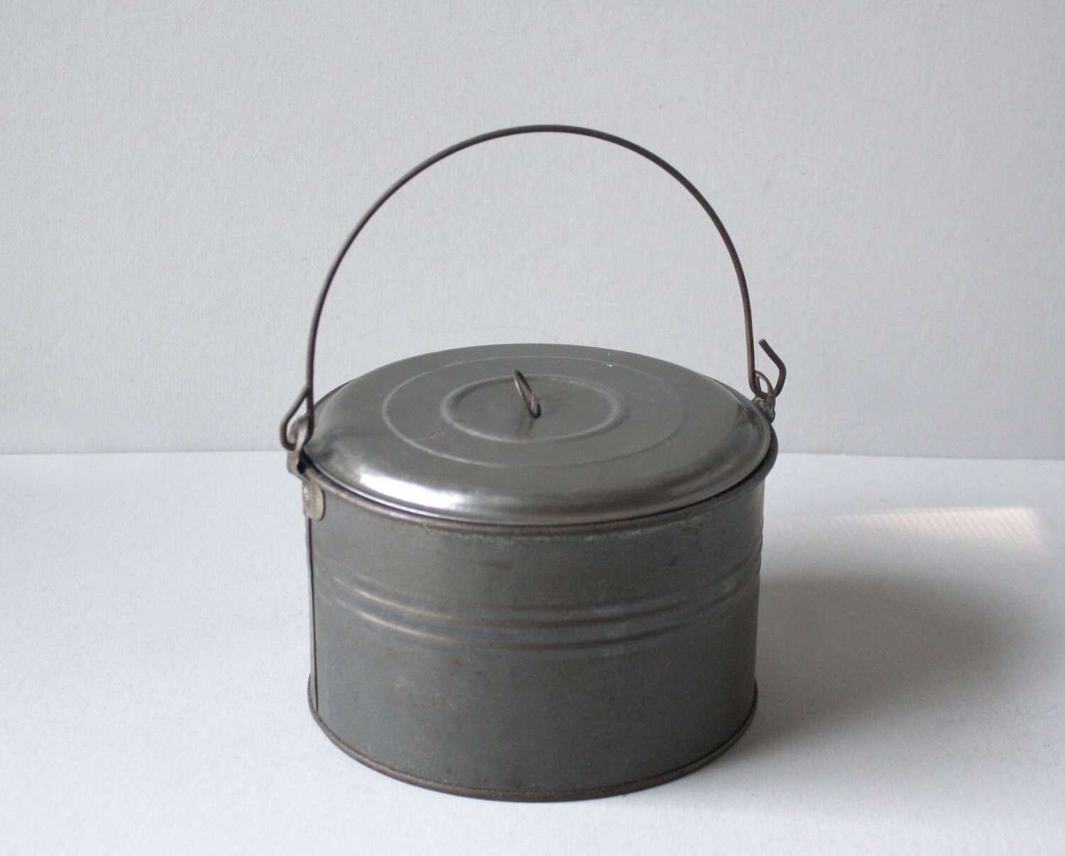 Vintage Round Metal Lunch Pail with Lid Round Tin Berry Etsy