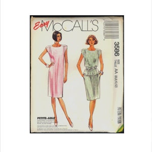 Può includere: Un cartamodello per un vestito con due stili diversi. Il cartamodello è per le taglie 6, 8, 10 e 12. Il cartamodello si chiama "Easy McCall's" e il numero del cartamodello è 3586.