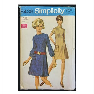 1960-tals storlek 10 byst 32 1/2 formad klänning med veck framtill Simplicity 8438 vintage sömnadsmönster korta eller långa ärmar fickor