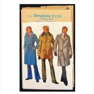 Oklippt 1970-talsstorlek bröstvidd 42 fodrad överrock för män i 2 längder Simplicity 5326 Vintage sömnadsmönster utan kuvert