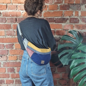 Bunte Canvas Gürteltasche, Zero Waste Gürteltasche, Hippietasche, Crossbody-tasche, Dumpling Tasche, Schultertasche, recycelt, handgefertigt, Mondtasche, vegan