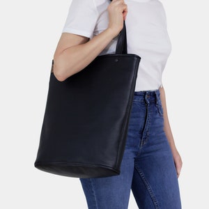 Schwarze Einkaufstasche - Umhängetasche | Vegan Tasche - Weiche Tasche aus veganem Leder