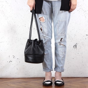 Umhängetasche Beuteltasche schwarz Beuteltasche Crossbody Beuteltasche Beuteltasche Beuteltasche Beuteltasche Kordelzug Vegan Öko Kunstleder zwei Taschen mit Reißverschluss einfach Alltag City