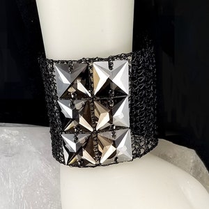 Draht häkeln breites Armband mit Swarovski-Kristallen