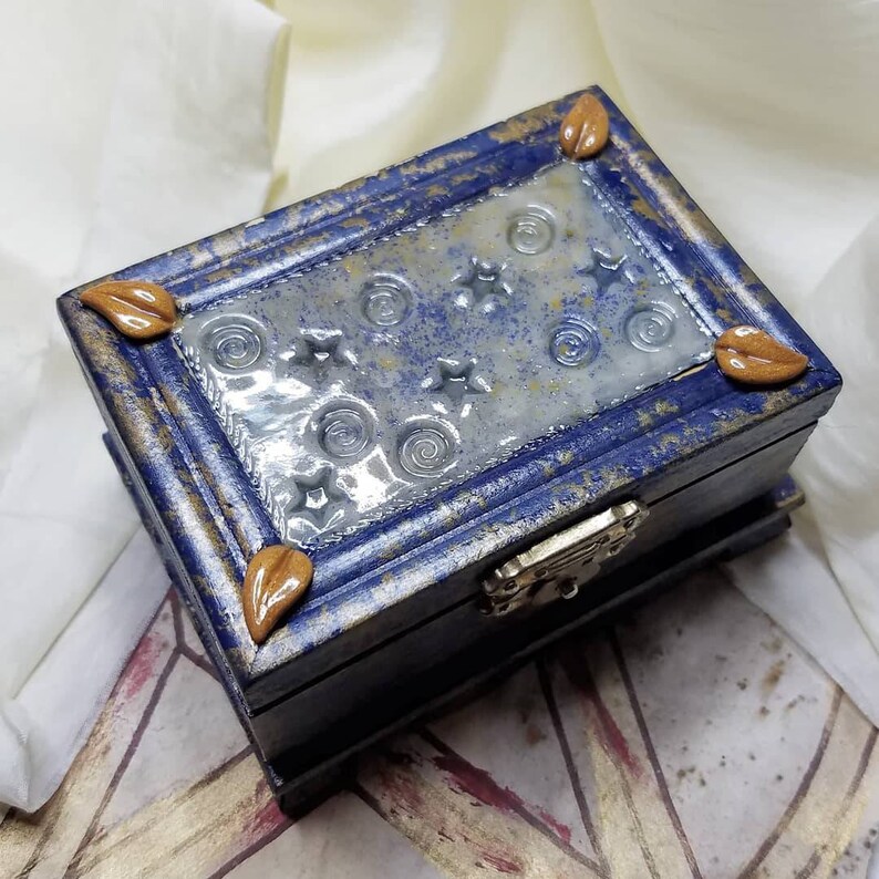 Wooden Trinket Box Hinged Small Keepsake Jewelry Treasure Etsy