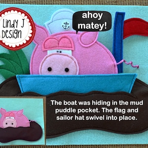 Puede incluir: Una manualidad de fieltro que representa un cerdo rosa con un sombrero de marinero y sosteniendo un barco azul. El cerdo est&aacute; navegando en un charco de barro. El texto "ahoy matey!" est&aacute; escrito en un globo de di&aacute;logo sobre el cerdo. El texto "The boat was hiding in the mud puddle pocket. The flag and sailor hat swivel into place." est&aacute; escrito debajo del cerdo.
