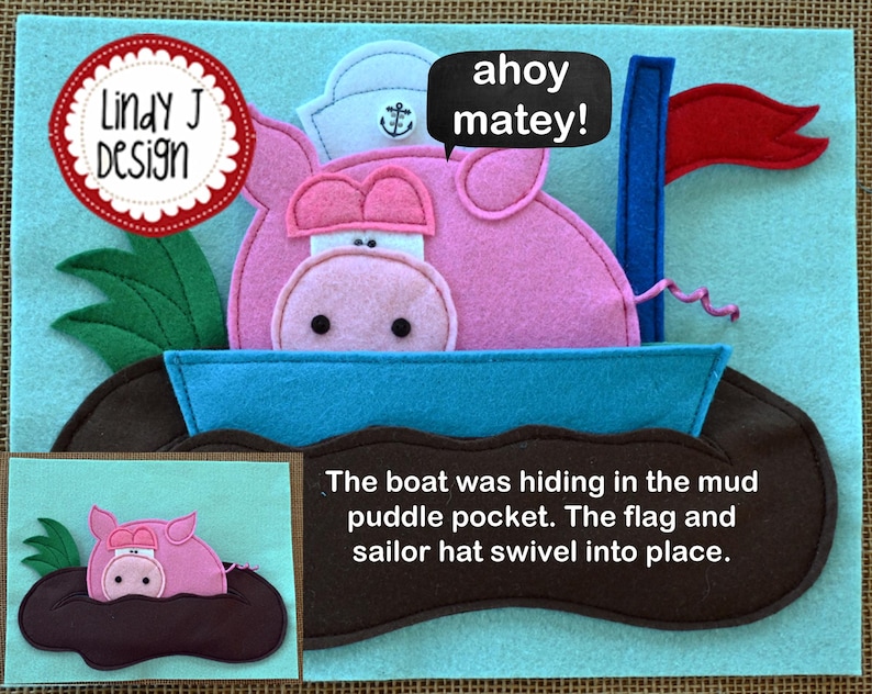 Puede incluir: Una manualidad de fieltro que representa un cerdo rosa con un sombrero de marinero y sosteniendo un barco azul. El cerdo est&aacute; navegando en un charco de barro. El texto "ahoy matey!" est&aacute; escrito en un globo de di&aacute;logo sobre el cerdo. El texto "The boat was hiding in the mud puddle pocket. The flag and sailor hat swivel into place." est&aacute; escrito debajo del cerdo.