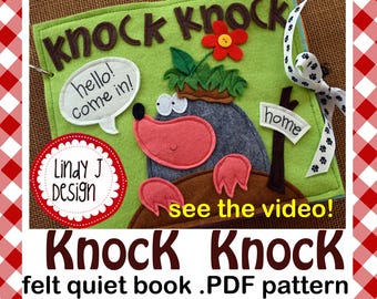 Puede incluir: Un patrón de libro silencioso de fieltro para un libro "Knock Knock" con un topo de nariz roja y una flor verde. El libro está hecho de fieltro y tiene una cubierta de arpillera marrón. El texto de la cubierta dice "Knock Knock".