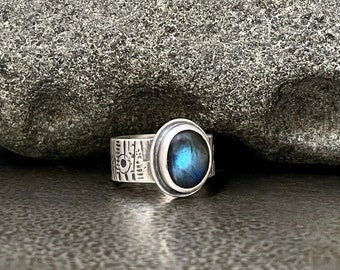Size 6 Labradorite Ring with Hand Stamped Woodgrain Sterling Silver Band