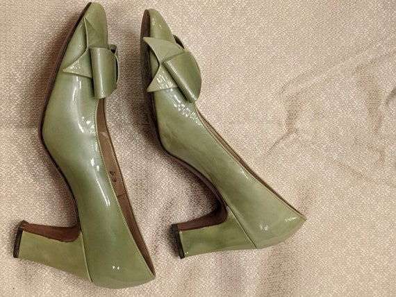 Fabulous vintage mint green patent leather shoes … - image 2