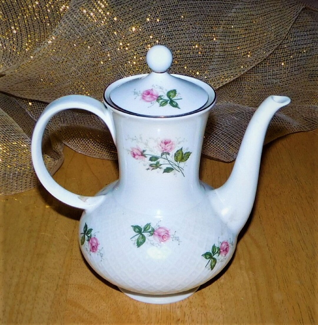 Verseuse et son pot à lait en porcelaine du Berry Mai Fleurs SFP Blanc