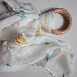 Wooden Ring Lovey | Bright Swaddle Blanket Toy Moon & Stars