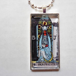 Tarotkaart "De Hogepriesteres" glazen tegelhanger 1x2", zilveren zetting of antiek brons met 20" kogel- en kralenketting, jouw keuze!