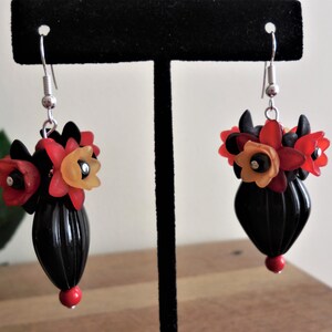 Colorful black vase earrings, acrylic, lucite flowers beads, red, orange, black, tropical, retro styling, Tiki Oasis, Caliente, gift