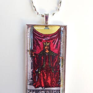 Pingente de azulejo de vidro "Justiça" da carta de tarô 1x2", configuração em prata ou bronze antigo com bola de 20" e corrente de contas, sua escolha!