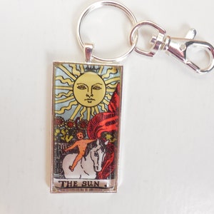 Tarjeta del tarot "El Sol" azulejo de vidrio Llavero, llavero de plata o bronce antiguo, ¡su elección! Diseño Rider-Waite