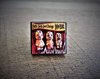 Kon Tiki Tiki Bar Cravatta pin/Lapel Pin # 2! Spilla nera con gli stabilimenti Tiki preferiti, la cultura Tiki, l'oasi tiki