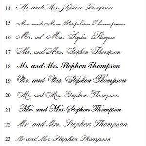 Peut inclure: Sur fond blanc, plusieurs variations du texte "Mr. and Mrs. Stephen Thompson" sont pr&eacute;sent&eacute;es dans diverses polices cursives &eacute;l&eacute;gantes. Le texte est dispos&eacute; en rang&eacute;es, pr&eacute;sentant diff&eacute;rents styles pour les faire-part de mariage.