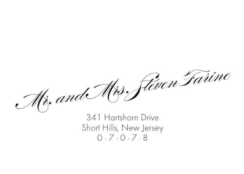Peut inclure: Fond blanc avec texte noir en cursive : "Mr. and Mrs. Steven Farine." En dessous, une adresse : 341 Hartshorn Drive, Short Hills, New Jersey, et une s&eacute;rie de chiffres.