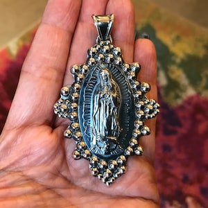 Colgante enorme de plata de ley Madonna Virgen de Guadalupe de gran tamaño