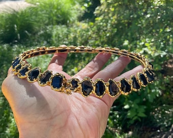 Gargantilla de plata de ley chapada en oro con jaspe negro