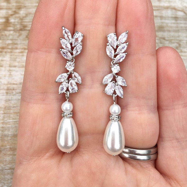 Pearl bridal earrings, silver earrings, crystal and pearl wedding earrings, wedding jewellery, bridesmaid earrings, bridesmaid gift