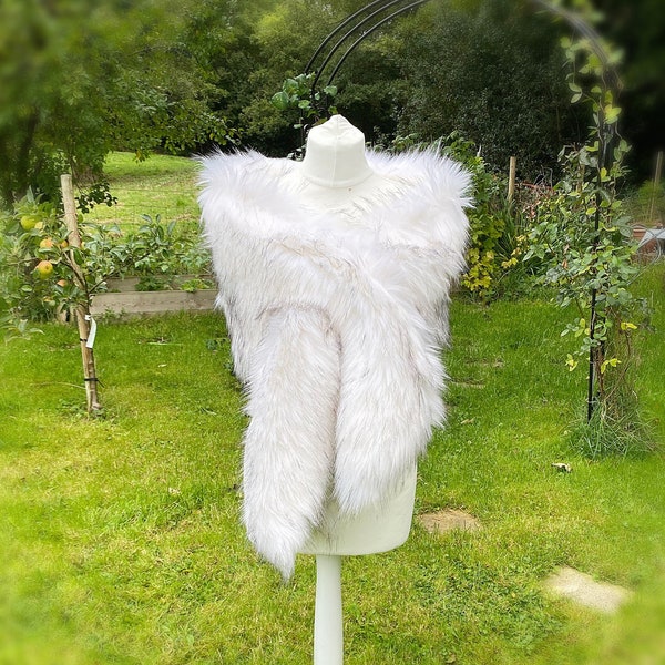 Black tipped white faux fur ostrich feather shawl, bridal cover up, wedding stole, winter wedding, white wrap, white wedding bolero