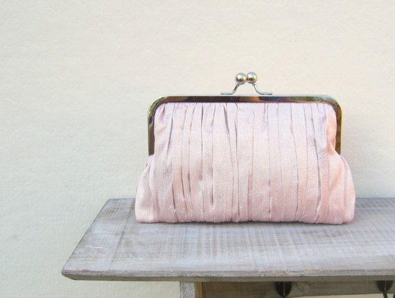 Chic 2025 clutch bags
