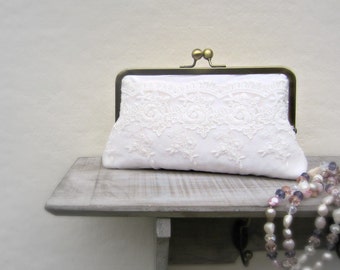 Lace bridal clutch bag, ivory wedding clutch, scalloped white vintage lace clutch, bridesmaids clutch, clutch purse, custom clutch, uk selle