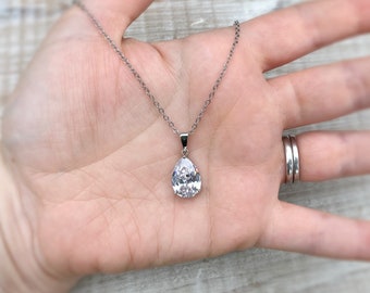 Bridal necklace, wedding necklace, bridesmaid gift, bridesmaid necklace, silver crystal necklace, bridal jewellery, crystal pendant