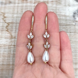 Pearl bridal earrings, gold earrings, crystal and pearl wedding earrings, wedding jewellery, bridesmaid earrings, bridesmaid gift