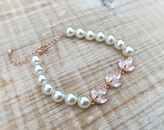 Rose Gold und Perle Armband, Perle Brautschmuck, Brautjungfer Geschenk, Hochzeit Armband, Zirkonia Armband, Karabinerverschluss Armband