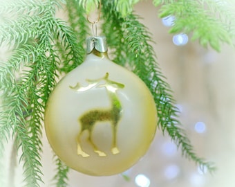 Vintage Christbaumkugel Ornament: Beige-Goldenes Rentier, 1970er Jahre