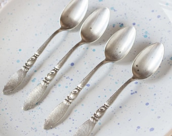 Tea spoons, set of 4, silver plated, hammered effect, floral plant pattern, mid-century, 12 cm 4.7'' long, retro vintage kitchen, family set