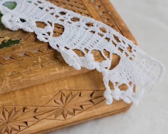 Vintage white lace, handmade trim, crocheted ribbon, 6 cm 2.4'' wide, triangle edge, two pieces, off white hem, multipurpose DIY, with knobs