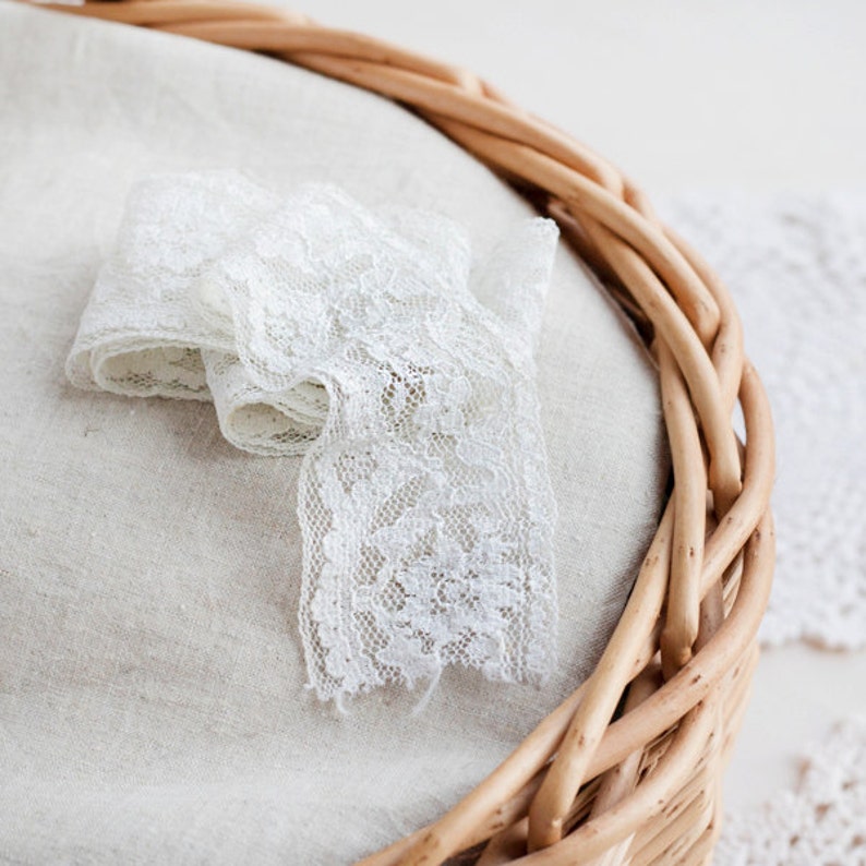 White bridal lace, wedding trim, retro ribbon, vintage hem, floral pattern, 4.5 cm 1.8'' wide, rustic rayon tape, wedding lace, old white image 1